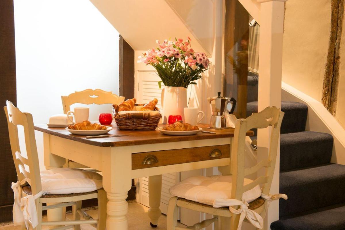 Meddlars A Historic Cottage On The Countryside Edge Of A Vibrant Market Town Hadleigh  Exteriör bild