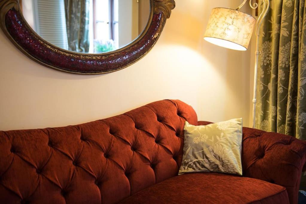 Meddlars A Historic Cottage On The Countryside Edge Of A Vibrant Market Town Hadleigh  Exteriör bild