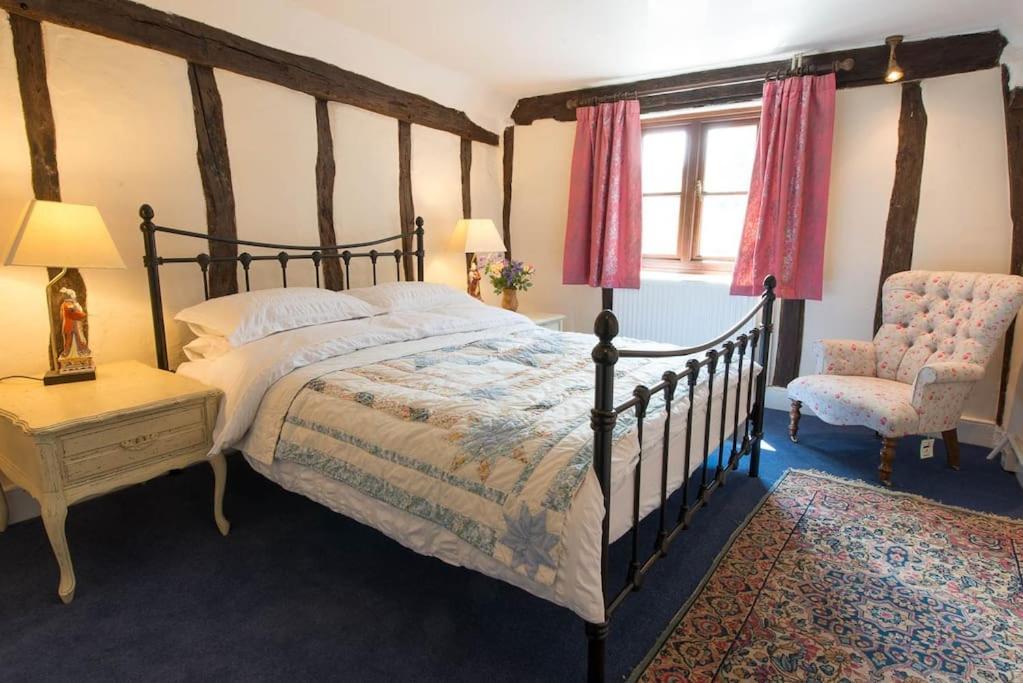 Meddlars A Historic Cottage On The Countryside Edge Of A Vibrant Market Town Hadleigh  Exteriör bild